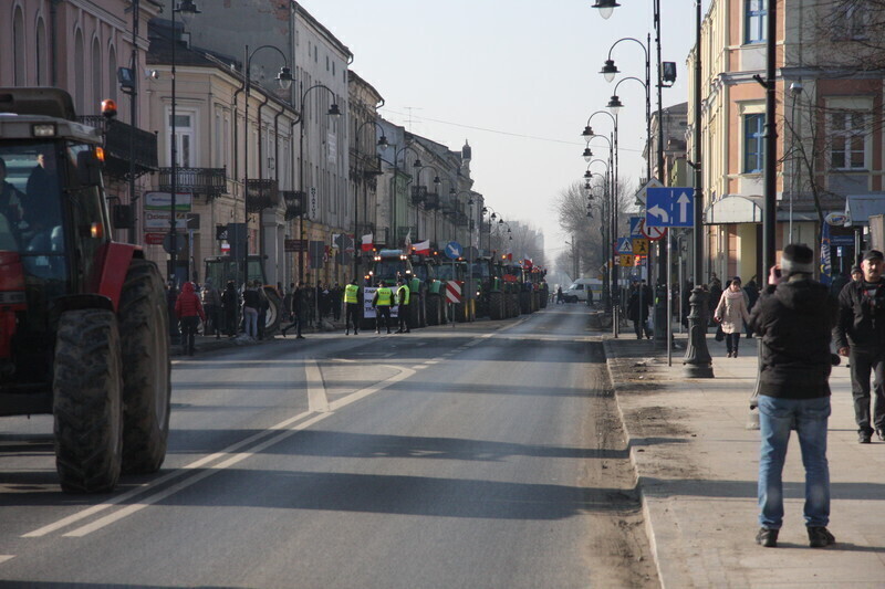Zdjęcie 15: Rolnicy wręczyli staroście postulaty
