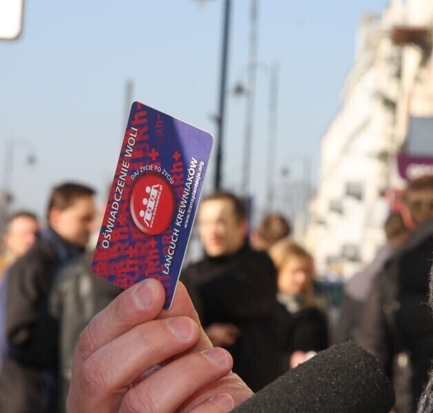 Zdjęcie 5: Walentynki w Piotrkowie. Rozdawali Karty życia i lizaki 