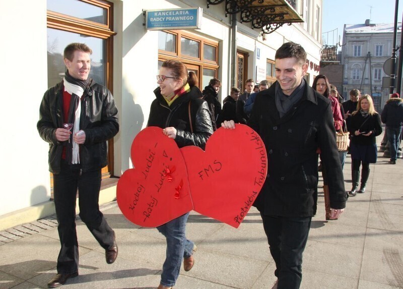 Zdjęcie 9: Walentynki w Piotrkowie. Rozdawali Karty życia i lizaki 
