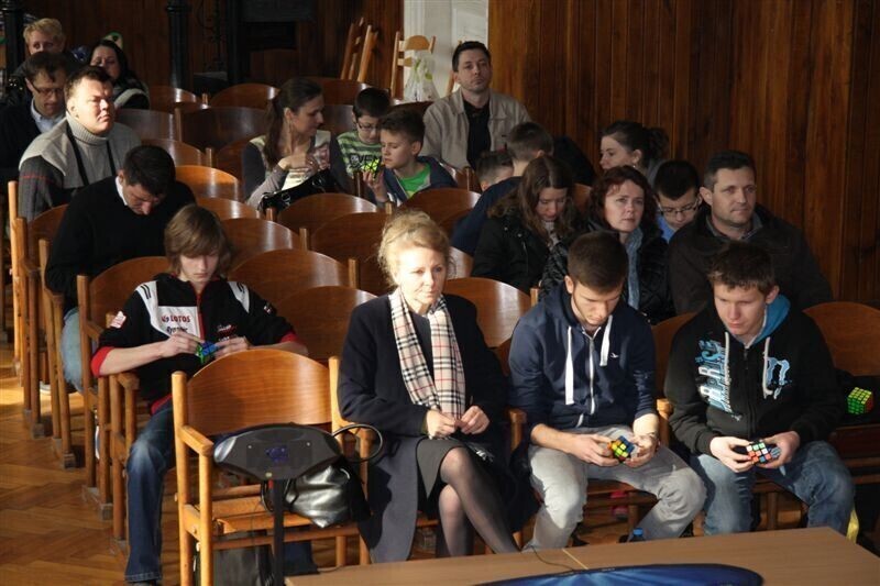 Zdjęcie 5: Kostkę Rubika mają w małym palcu