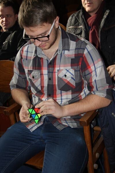 Zdjęcie 9: Kostkę Rubika mają w małym palcu