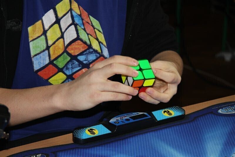 Zdjęcie 31: Kostkę Rubika mają w małym palcu
