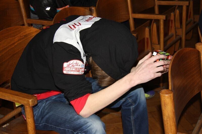 Zdjęcie 33: Kostkę Rubika mają w małym palcu