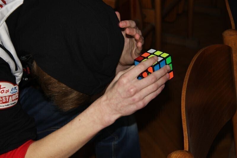 Zdjęcie 35: Kostkę Rubika mają w małym palcu