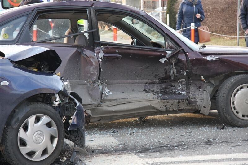 Zdjęcie 4: Zderzyły się trzy auta. Jeden z kierowców był pijany