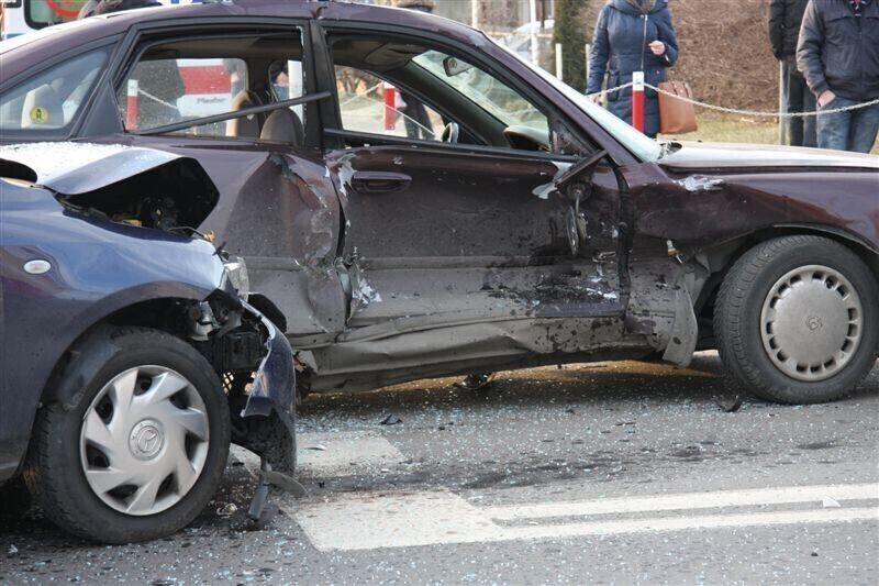 Zdjęcie 5: Zderzyły się trzy auta. Jeden z kierowców był pijany