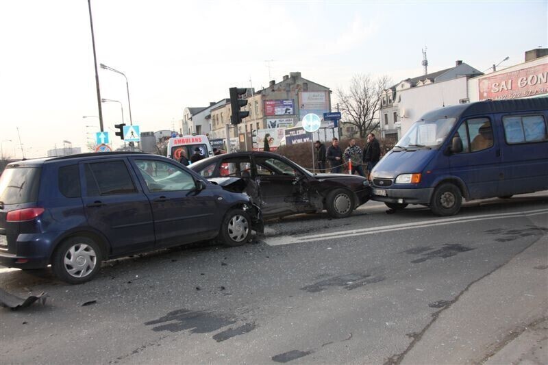 Zdjęcie 6: Zderzyły się trzy auta. Jeden z kierowców był pijany