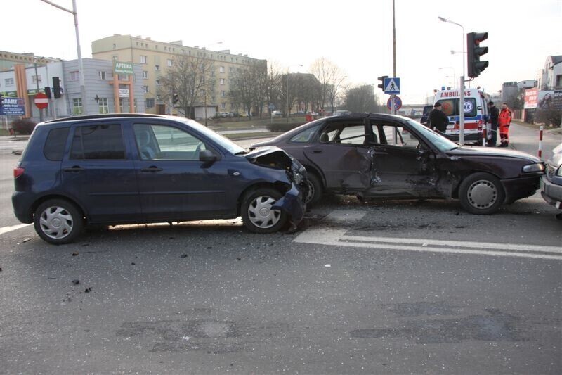Zdjęcie 7: Zderzyły się trzy auta. Jeden z kierowców był pijany