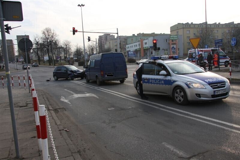 Zdjęcie 10: Zderzyły się trzy auta. Jeden z kierowców był pijany