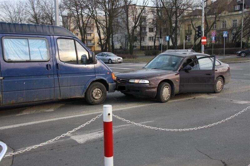 Zdjęcie 11: Zderzyły się trzy auta. Jeden z kierowców był pijany