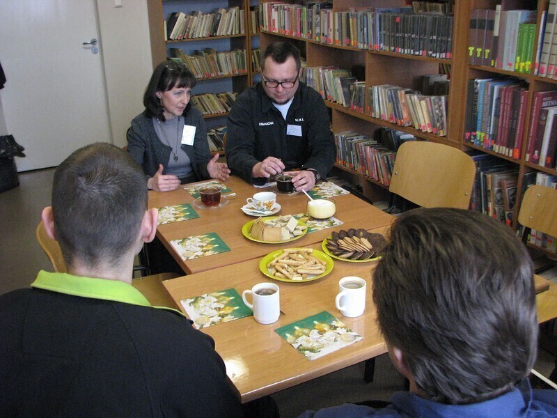Zdjęcie 2: W piotrkowskim areszcie dyskutują o książkach
