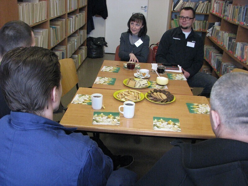 Zdjęcie 4: W piotrkowskim areszcie dyskutują o książkach