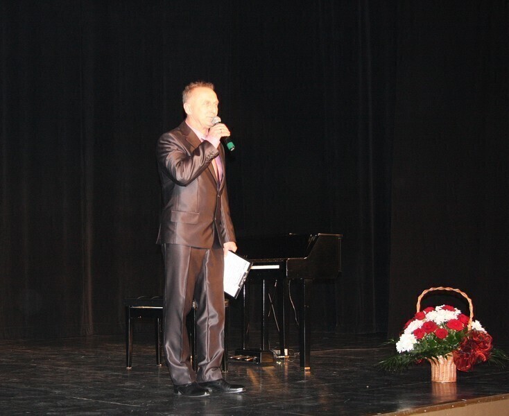 Zdjęcie 11: Był wspaniały pianista, zabrakło instrumentu i... kwiatów