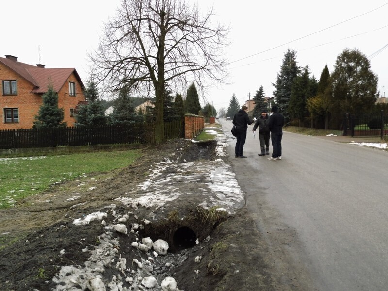 Zdjęcie 2: Woda zalewa nasze posesje!