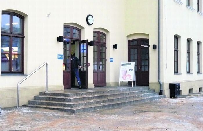 Nowe wiaty i ławki na dworcu PKP w Piotrkowie