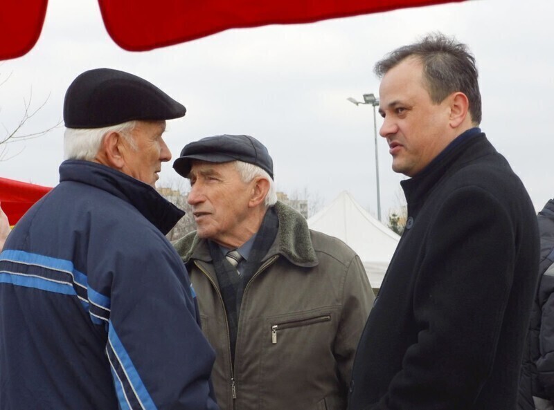Zdjęcie 3: Piotrkowski SLD uaktywnił się na targowisku