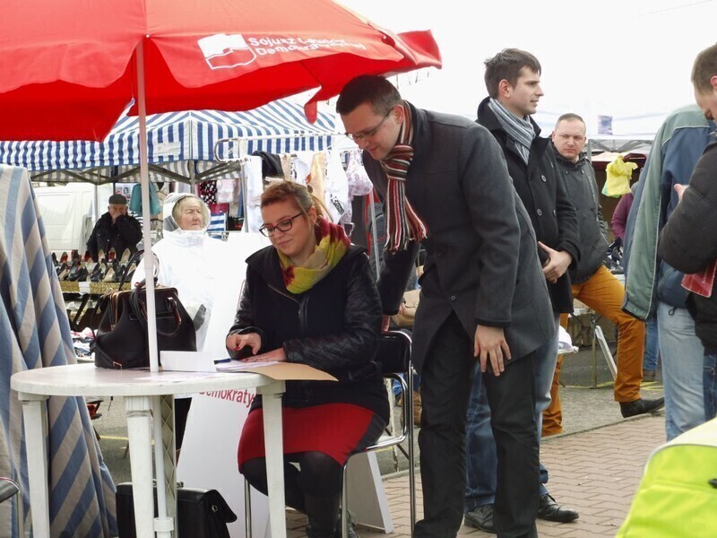 Zdjęcie 5: Piotrkowski SLD uaktywnił się na targowisku