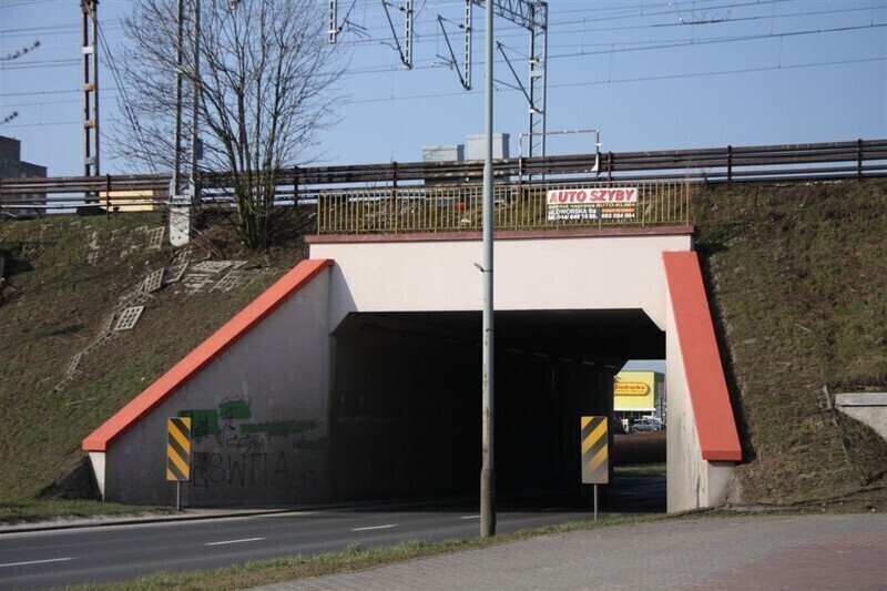 Zdjęcie 3: Al. Piłsudskiego: Z wiaduktu coś wycieka 