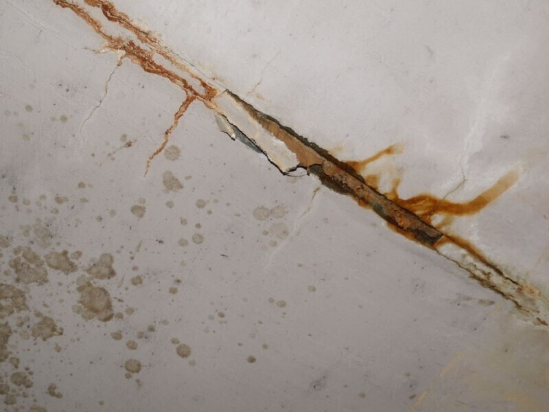 Zdjęcie 6: Al. Piłsudskiego: Z wiaduktu coś wycieka 