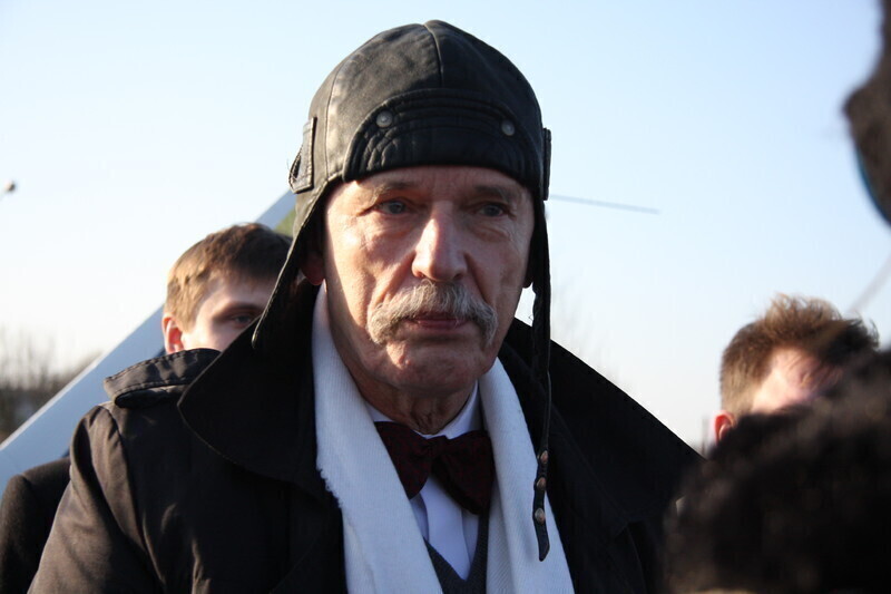 Zdjęcie 5: Korwin-Mikke wylądował na piotrkowskim lotnisku