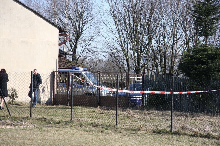 Zdjęcie 1: Zwłoki wykopane na posesji w gminie Grabica 