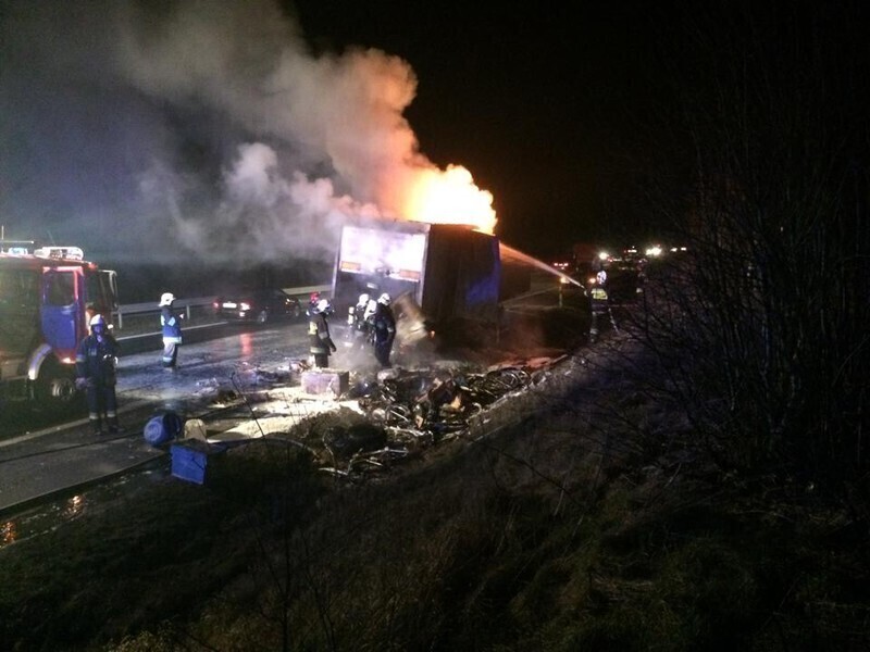 Zdjęcie 5: Płonął TIR z paczkami kurierskimi 