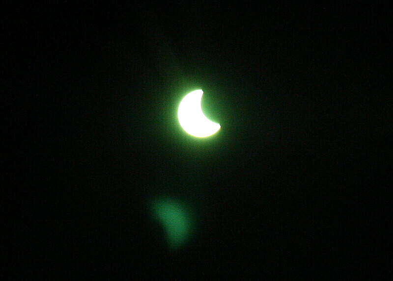 Zdjęcie 3: Księżyc zasłonił 70% tarczy słonecznej 