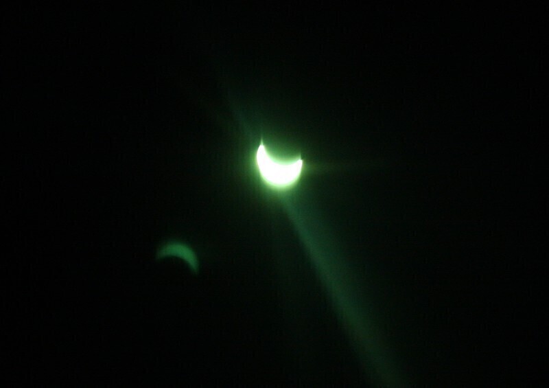 Zdjęcie 5: Księżyc zasłonił 70% tarczy słonecznej 