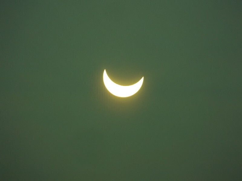 Zdjęcie 10: Księżyc zasłonił 70% tarczy słonecznej 