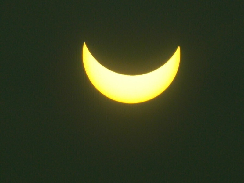 Zdjęcie 11: Księżyc zasłonił 70% tarczy słonecznej 