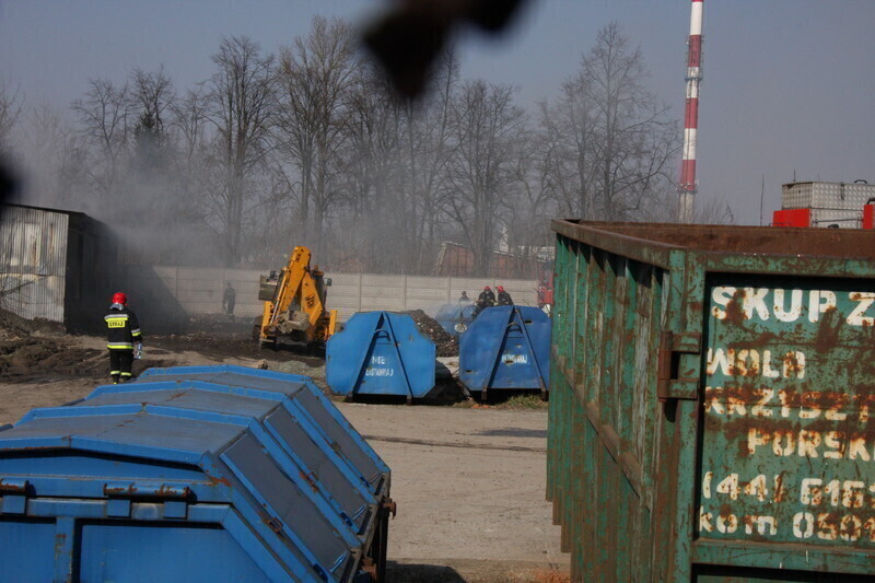 Zdjęcie 14: Przy Mireckiego zapaliły się śmieci