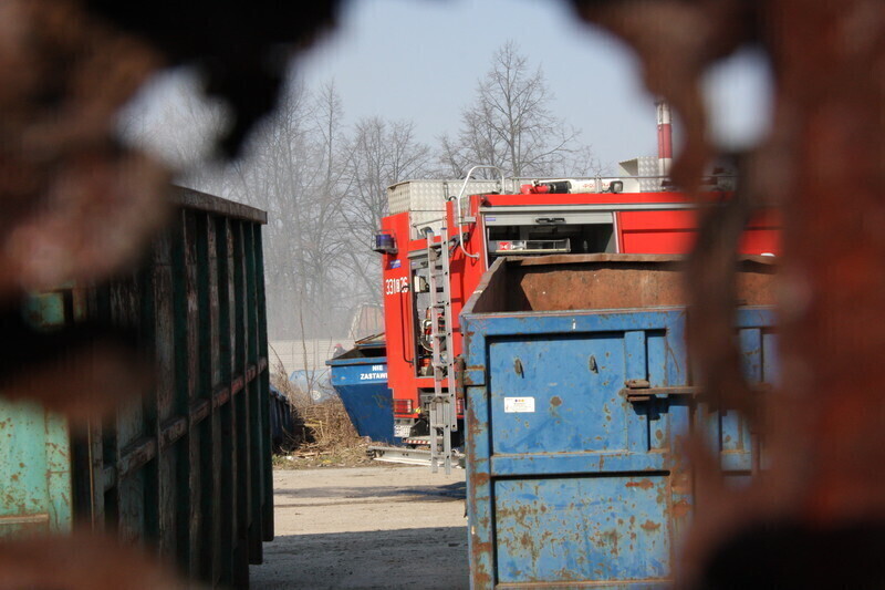 Zdjęcie 16: Przy Mireckiego zapaliły się śmieci