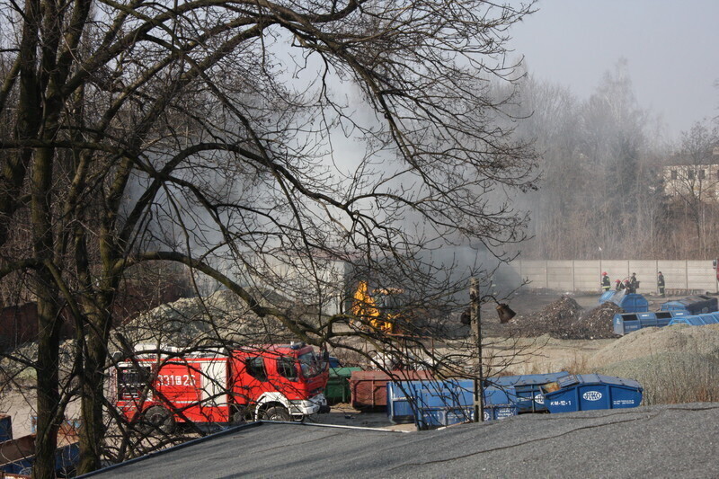 Zdjęcie 20: Przy Mireckiego zapaliły się śmieci