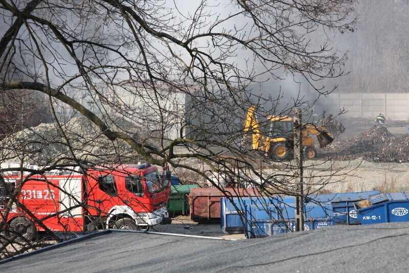 Zdjęcie 21: Przy Mireckiego zapaliły się śmieci