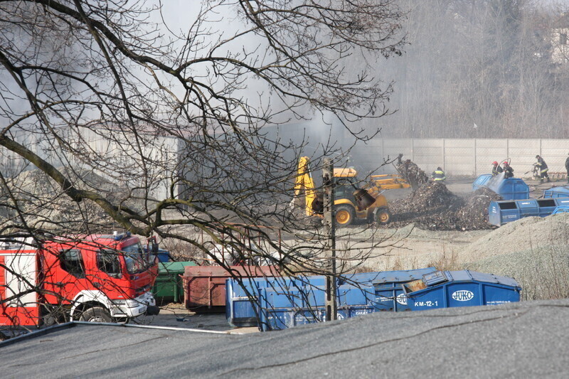 Zdjęcie 22: Przy Mireckiego zapaliły się śmieci