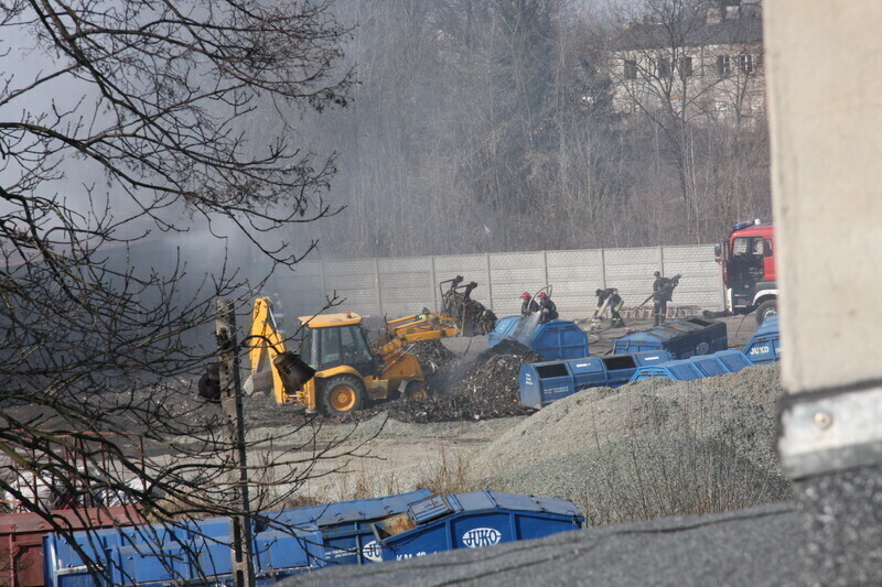 Zdjęcie 23: Przy Mireckiego zapaliły się śmieci