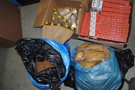 Zdjęcie 1: Posiadali nielegalny towar. Grozi im więzienie