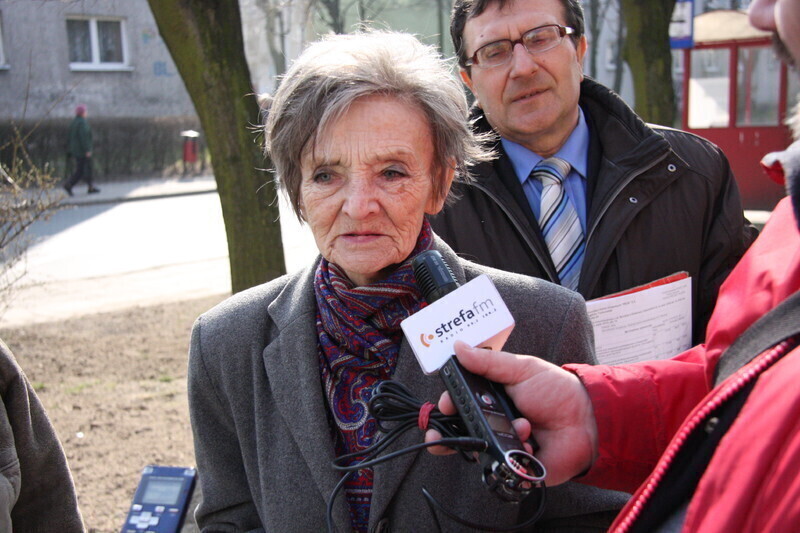 Zdjęcie 7: Ul. Wysoka: Wybudowali przed blokiem wjazd dla karetek