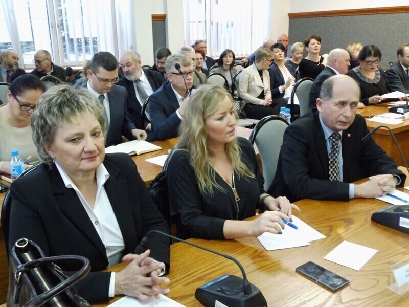 Podwyżki spadły z porządku obrad