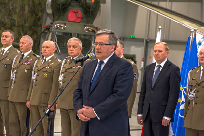 Zdjęcie 2: Bronisław Komorowski na śniadaniu u żołnierzy 