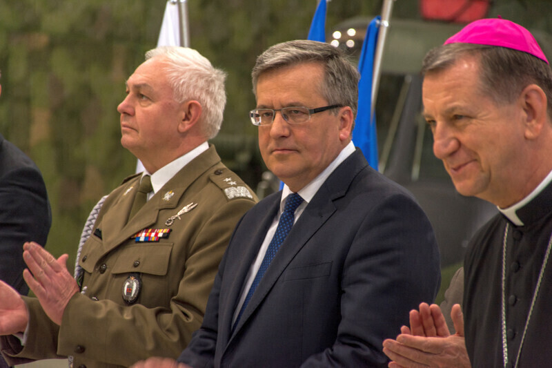 Zdjęcie 3: Bronisław Komorowski na śniadaniu u żołnierzy 