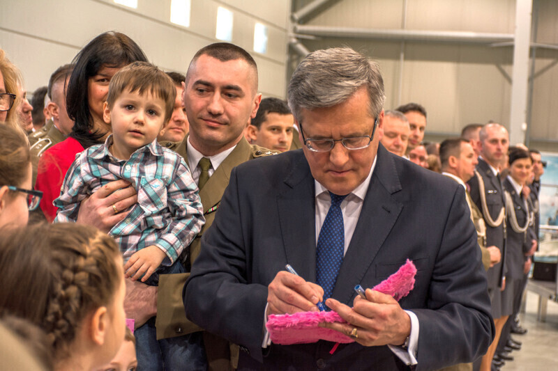 Zdjęcie 5: Bronisław Komorowski na śniadaniu u żołnierzy 