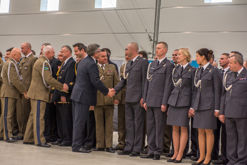 Zdjęcie 9: Bronisław Komorowski na śniadaniu u żołnierzy 