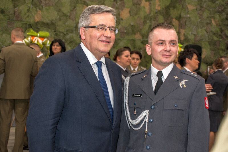 Zdjęcie 11: Bronisław Komorowski na śniadaniu u żołnierzy 