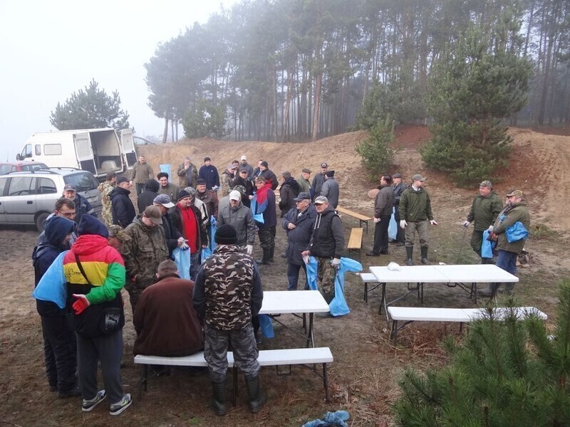 Zdjęcie 3: Wędkarze sprzątali i grillowali