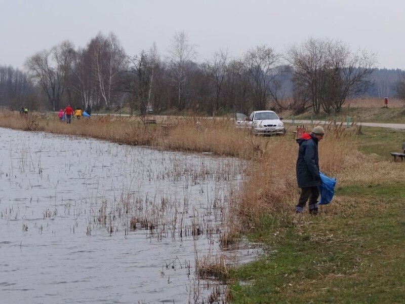 Zdjęcie 6: Wędkarze sprzątali i grillowali