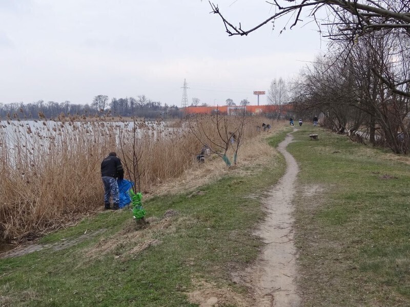 Zdjęcie 8: Wędkarze sprzątali i grillowali