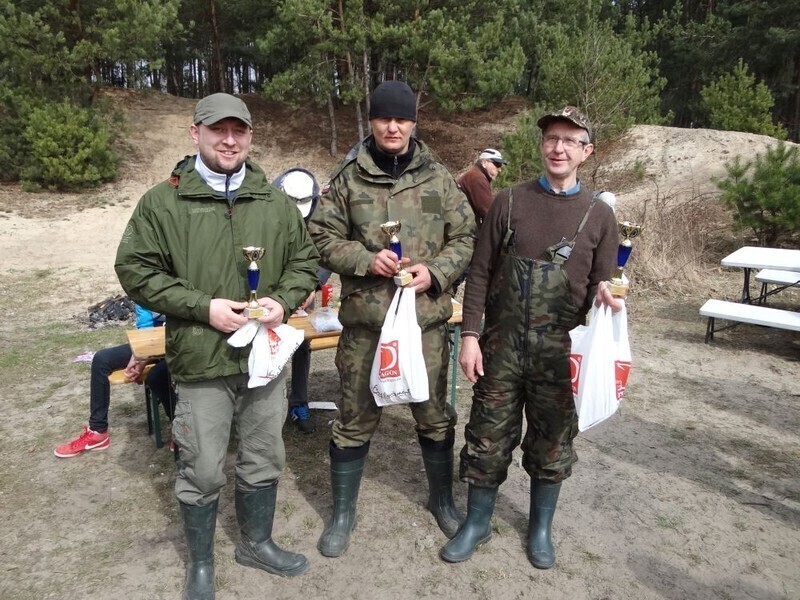 Zdjęcie 9: Wędkarze sprzątali i grillowali