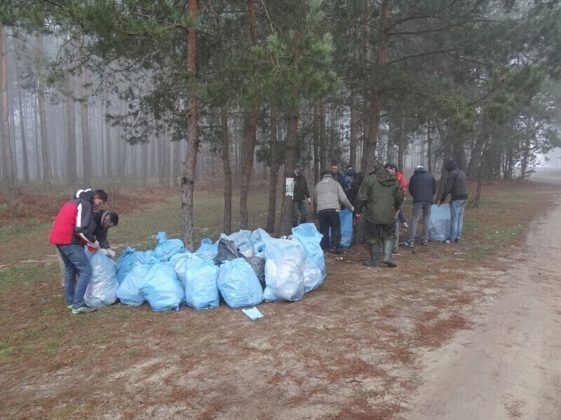 Zdjęcie 10: Wędkarze sprzątali i grillowali