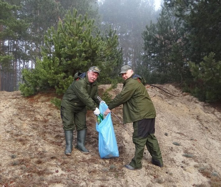 Zdjęcie 12: Wędkarze sprzątali i grillowali